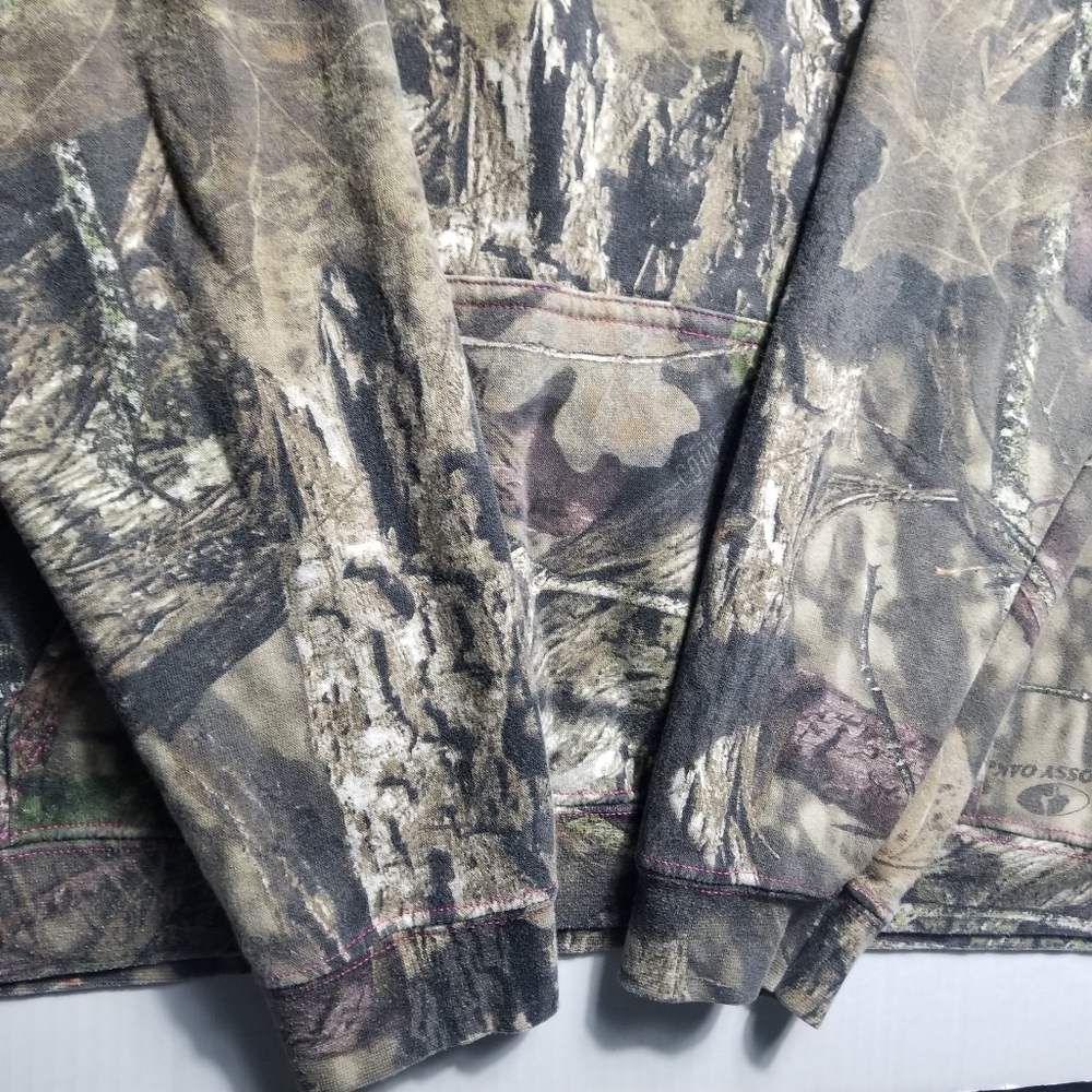 LIKE NEW MOSSY OAK WOMEN'S CAMOUFLAGE AND PINK HOODIE SIZE LARGE - Picture 12 of 12